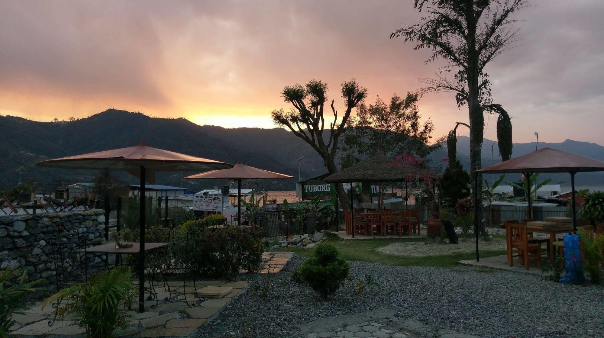 Gantavya Resort Покхара Экстерьер фото